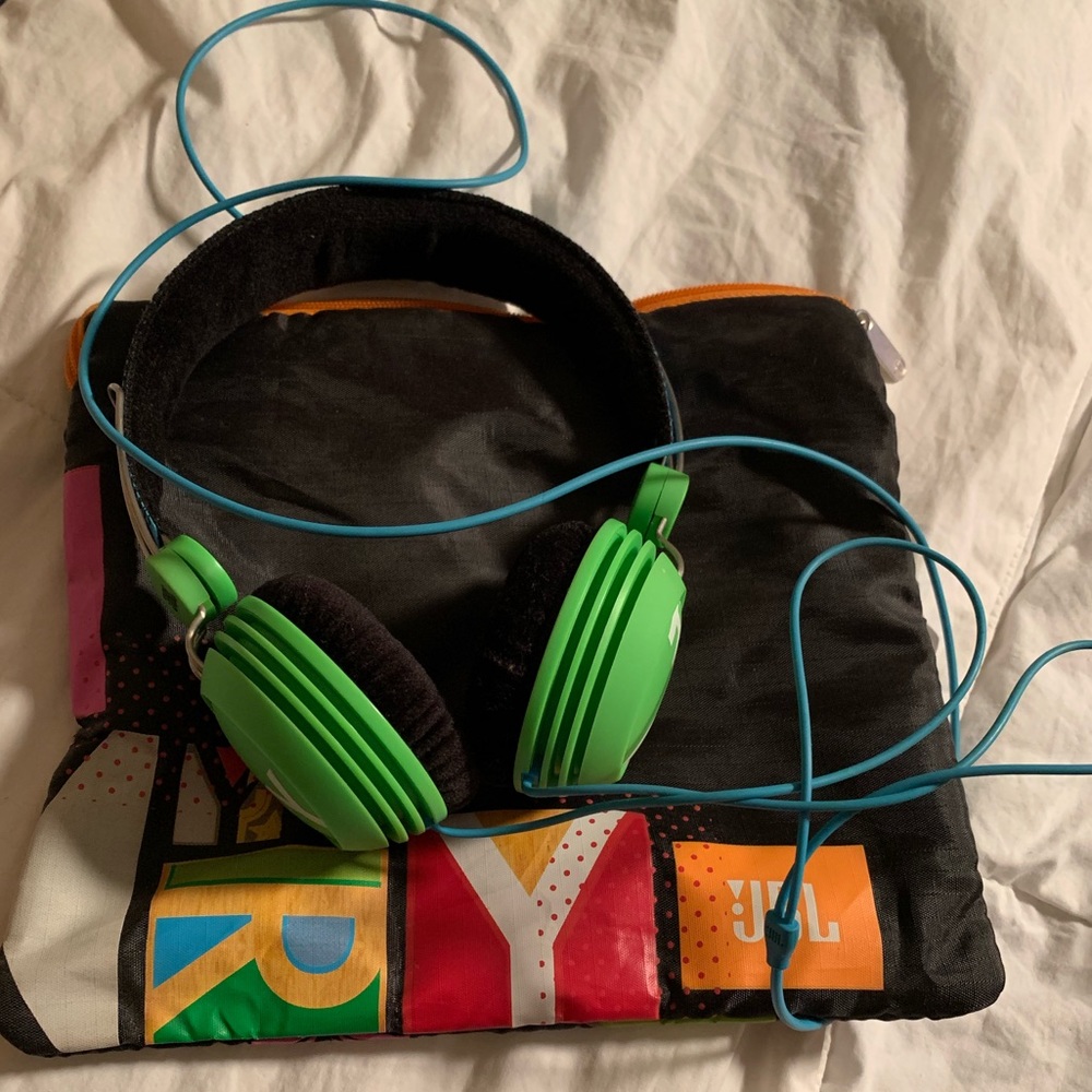 JBL wired headphones 🎧